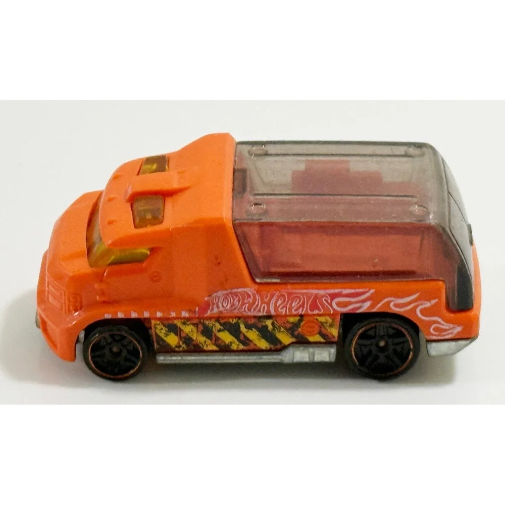 Hot Wheels Diecast Truck Kids 1:64 Orange Flame Hazard‎ Stripe R0935